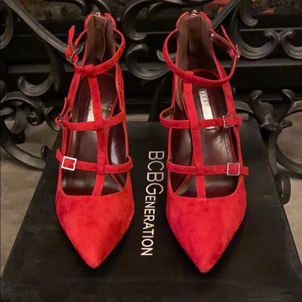 BCBGeneration NWT Red Heels 👠 size 6
